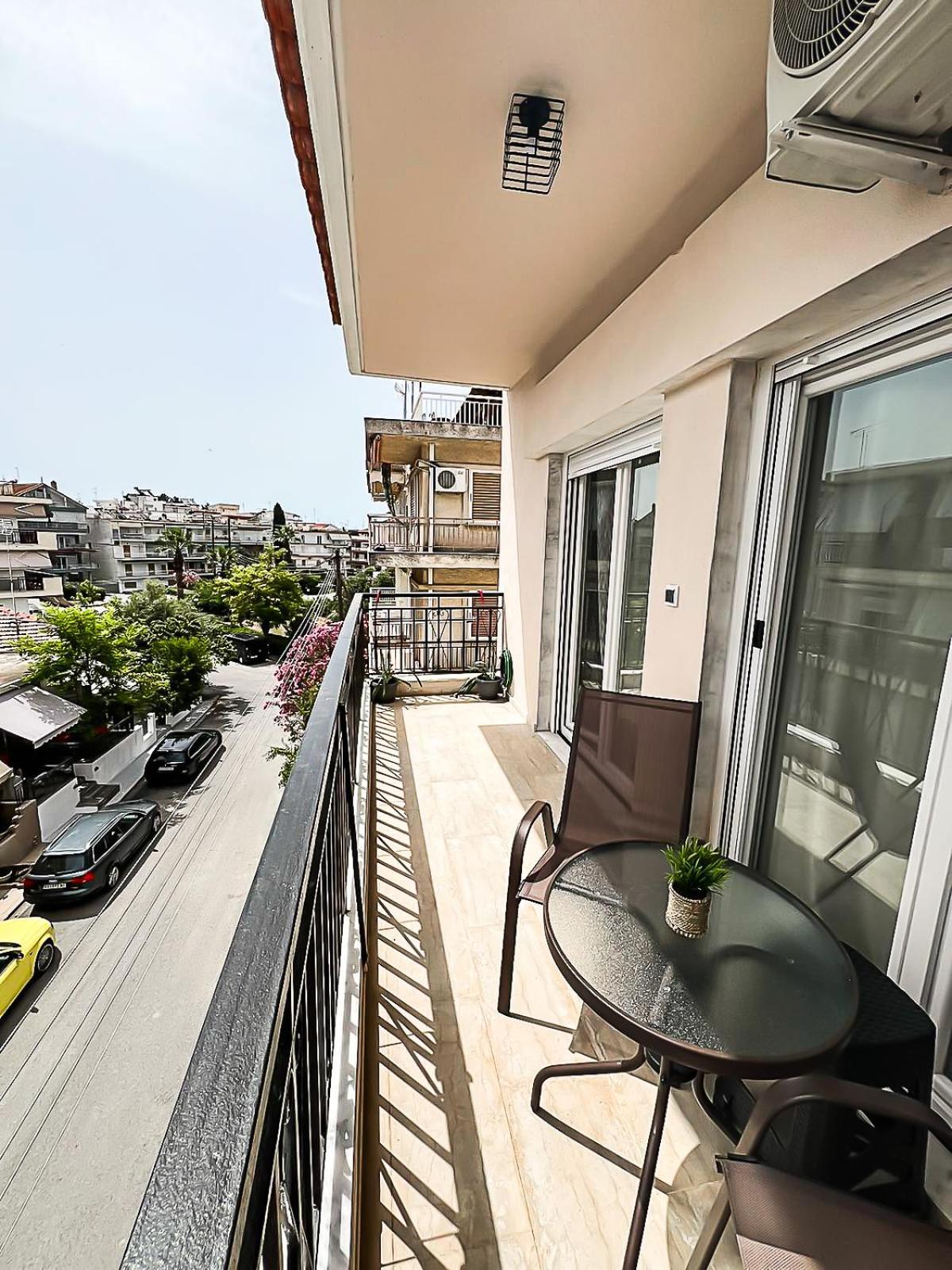 Philip's Seaside Apartment *